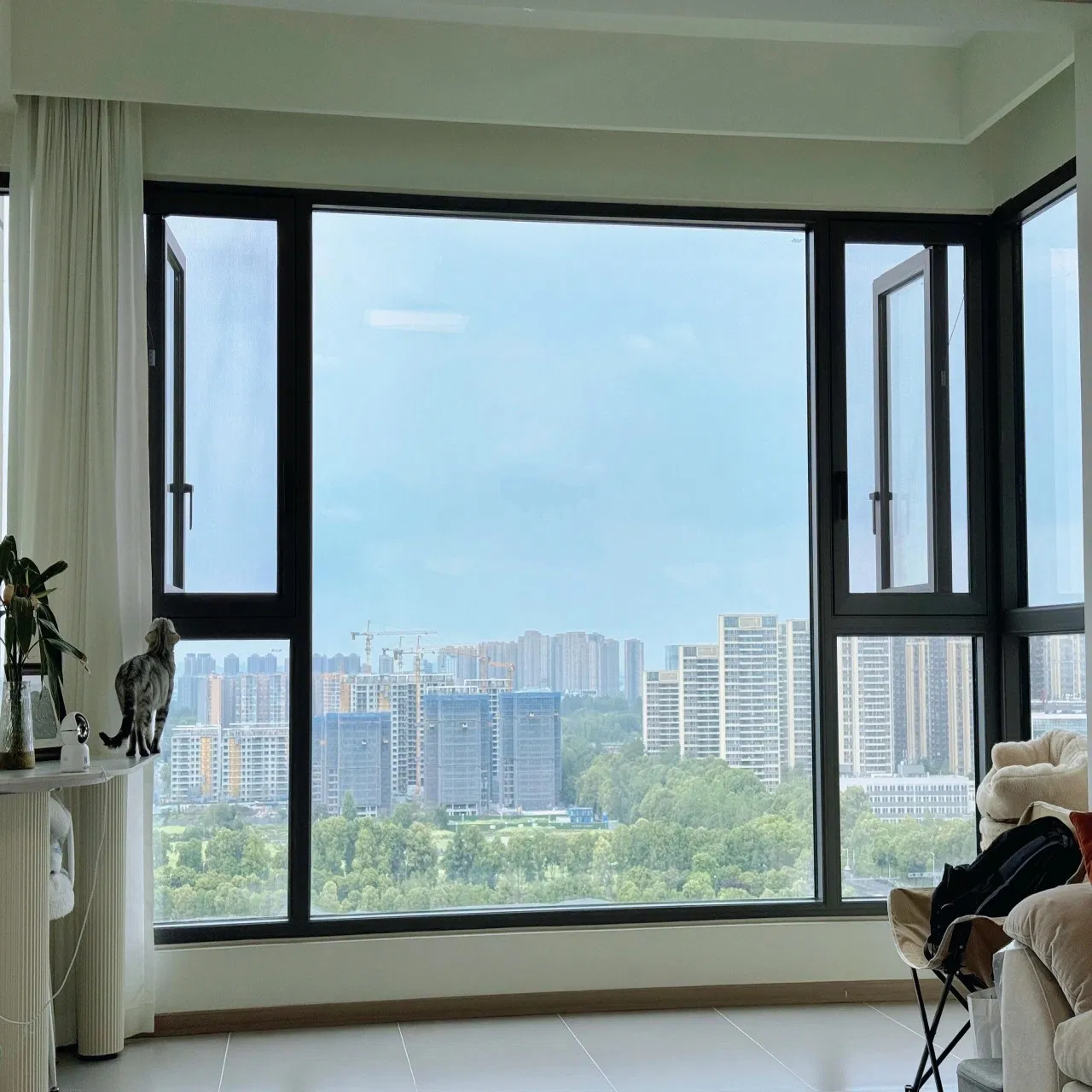 2. Wholesale Custom Aluminum Double Glass Slim Aluminium Casement Window Frame Impact-Resistant Security Tempered Window, Soundproof for Urban Apartment