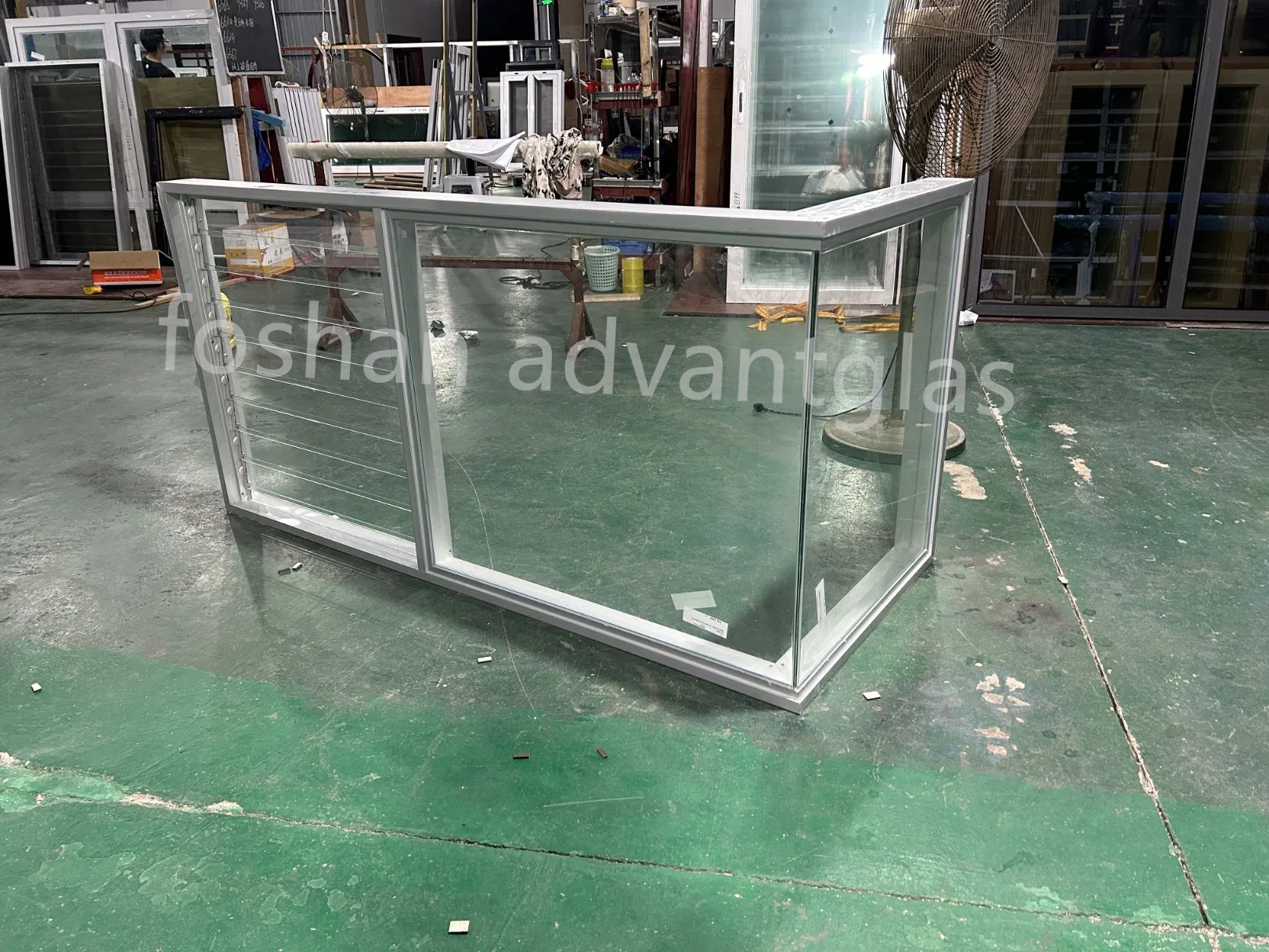 High End Aluminium Hand Shake Jalousie Window with Detachable Inside Screen and Security Grill