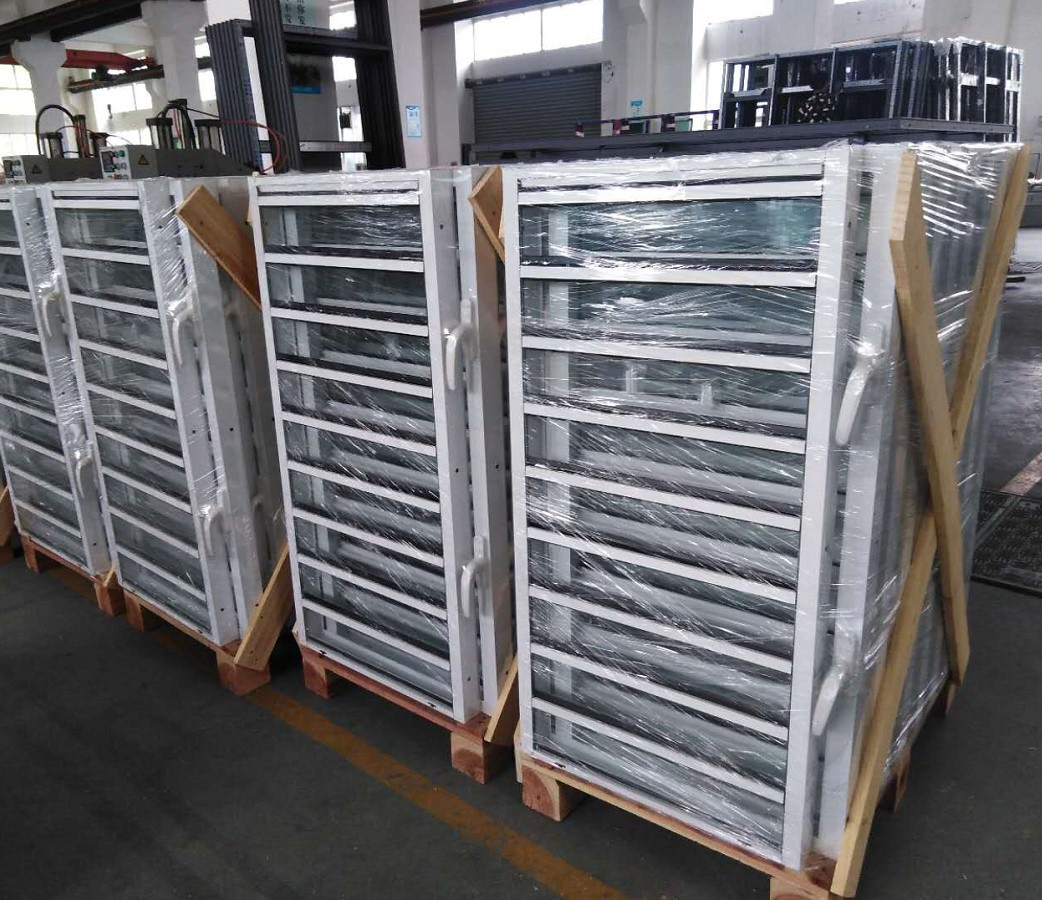 Factory Customized Hot Sale Caribbeans Hurricane Impact Aluminium Glass Louver Window Jalousie Window