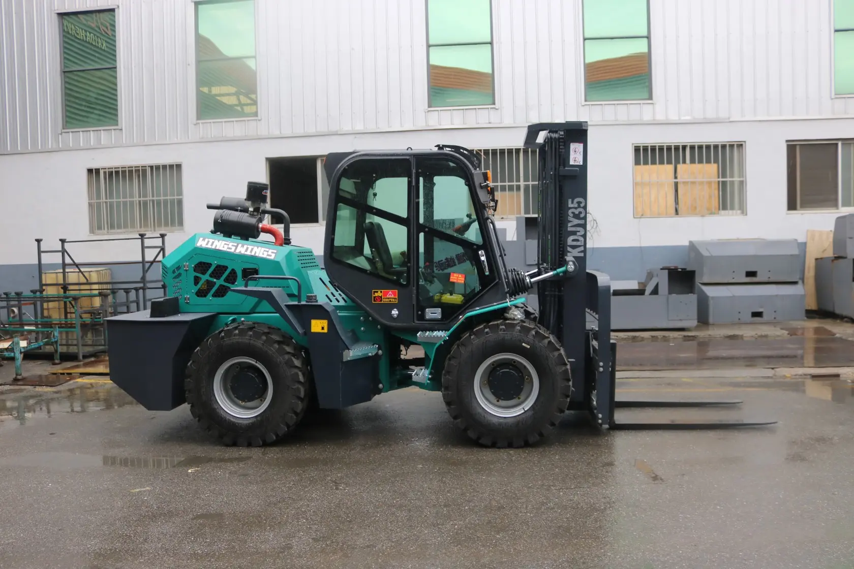 Rough Terrain Forklift Application