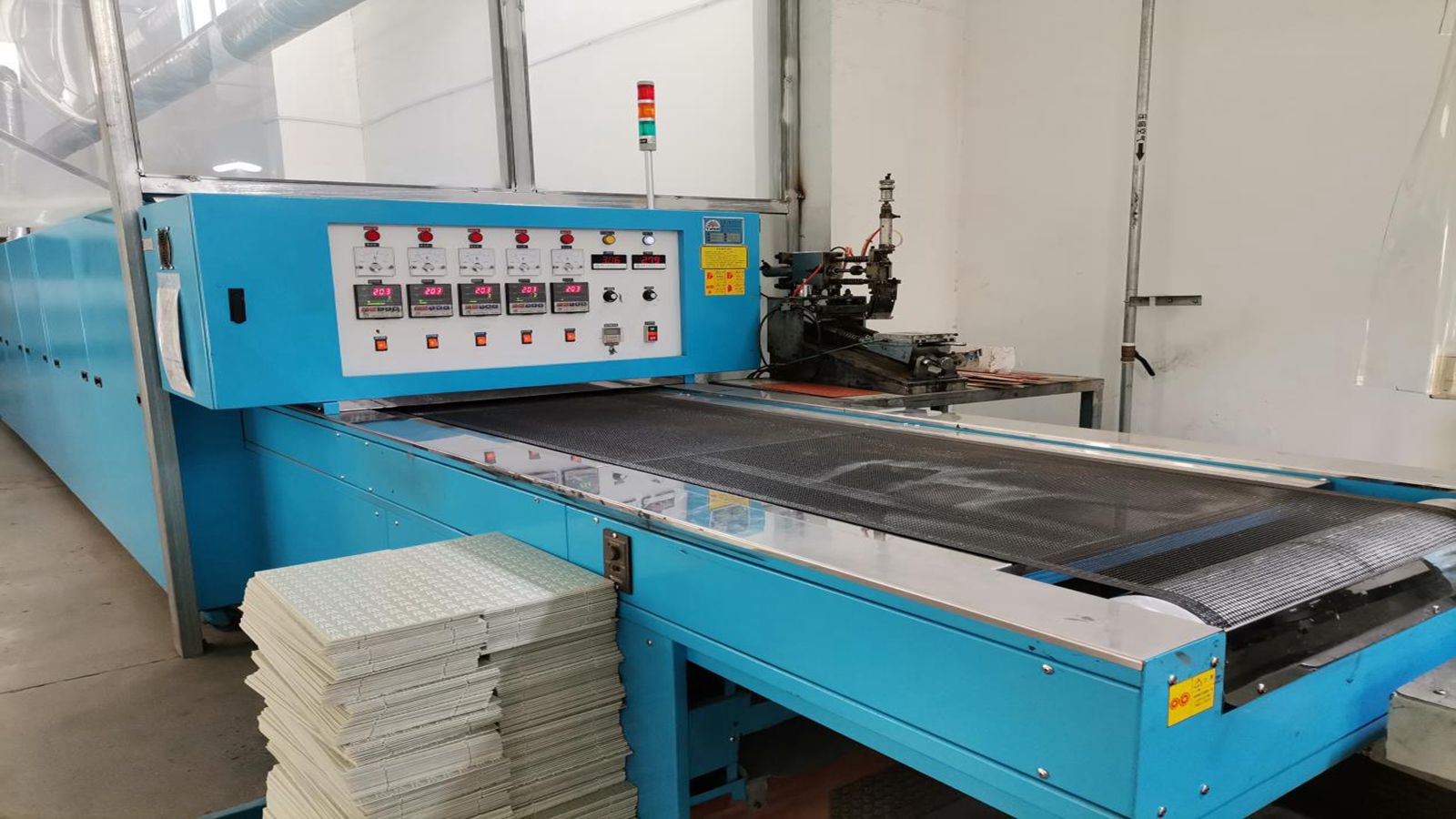 Automatic testing equipment for electronic component quality verification