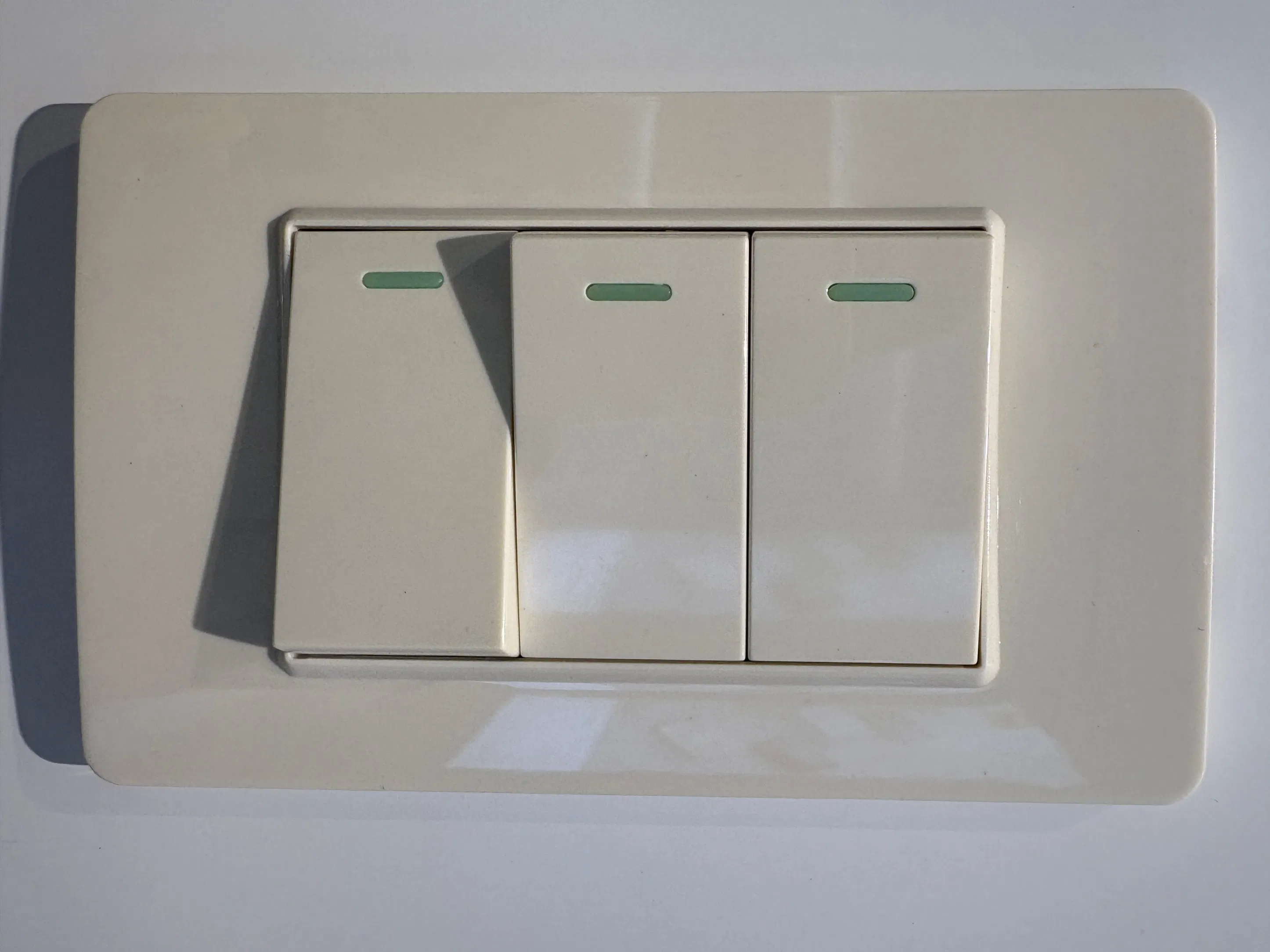 High Quality Wall Switch and Outlet for Brazilian Market with Simple Design