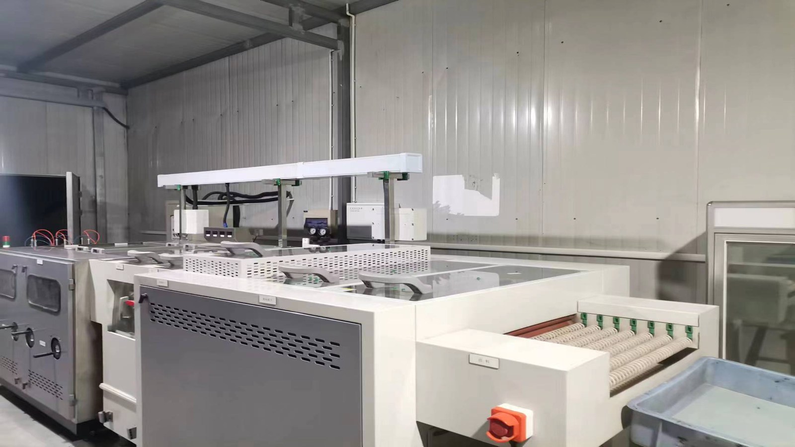 Cleaning and drying production line for electronic component surface treatment