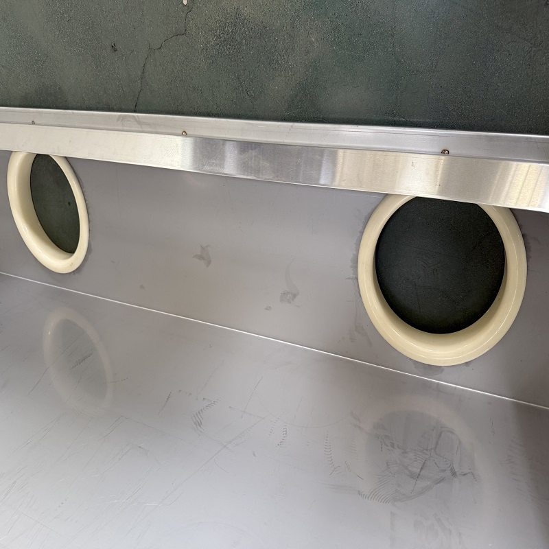 Durable Insulating Isolator Component for Enhanced Circuit Protection