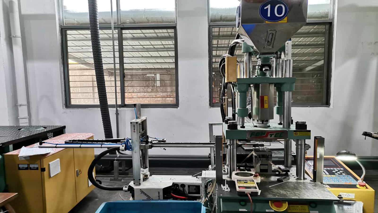 Industrial manipulator robot arm for automated electronic component assembly