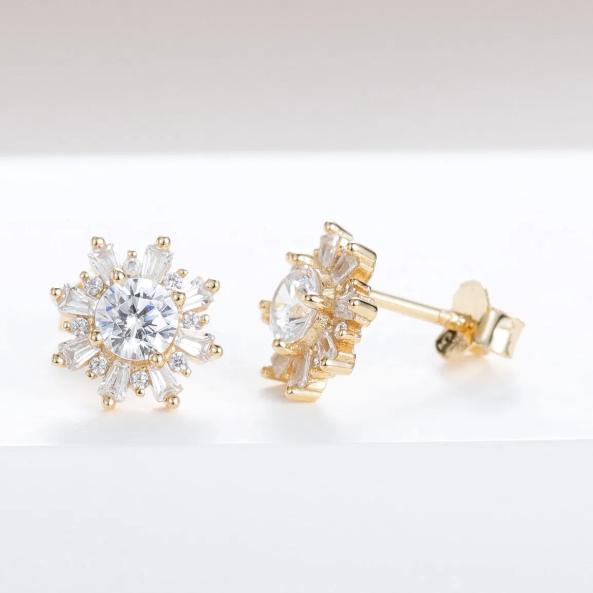 925 Silver and Brass Fashion Jewelry High Quality Jewelry Vintage Flower Stud Earrings for Women