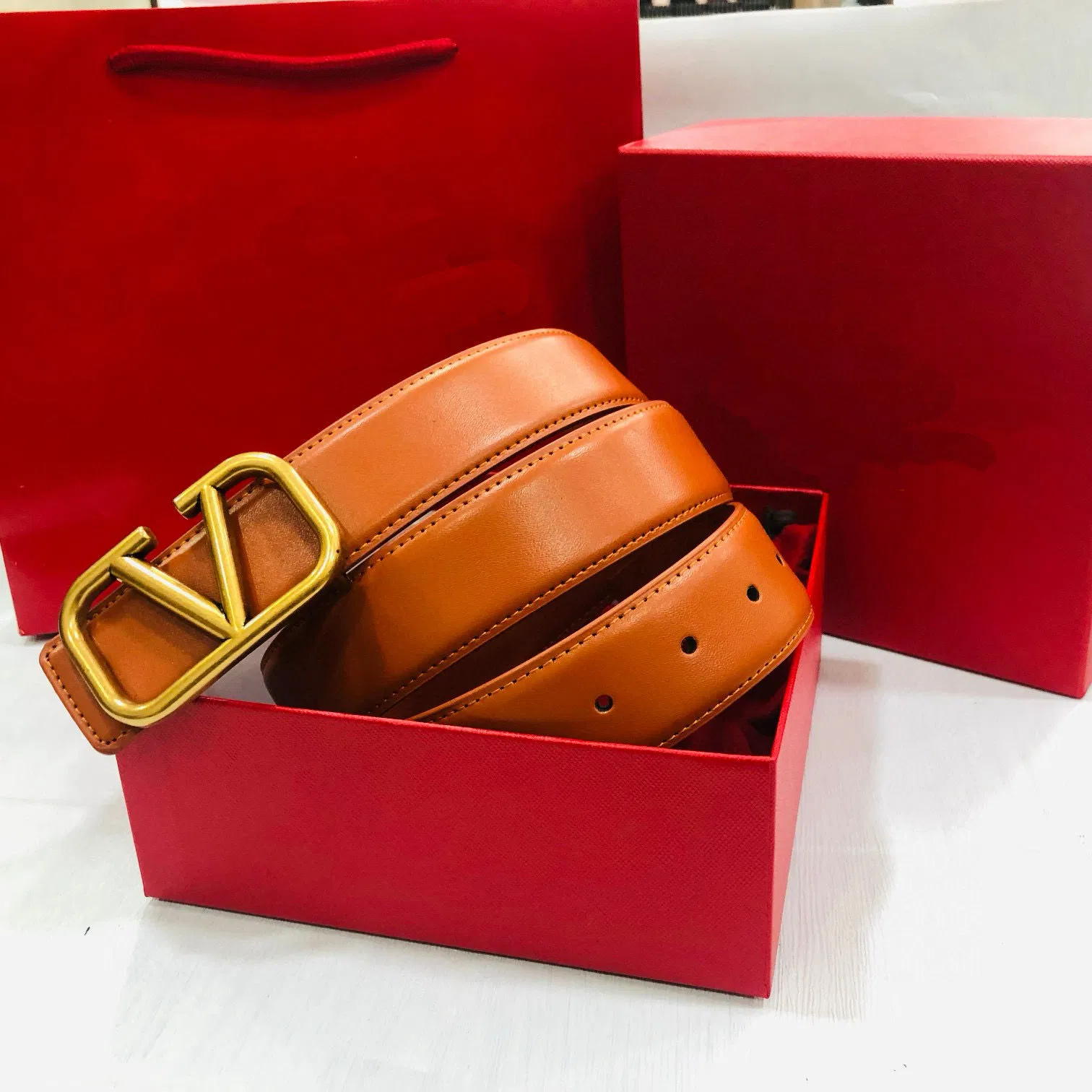 Ladies Luxury Brand Leather Waist Belts High Quality Two Side Wear Reversible Genuine Leather Designer V Belt for Women