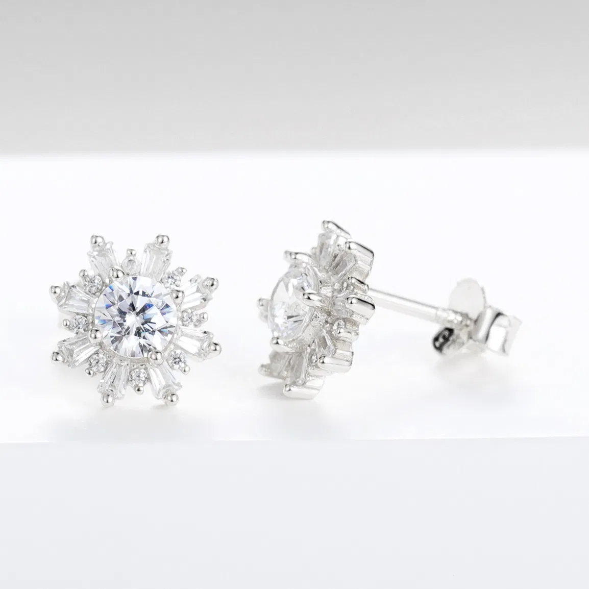 925 Silver and Brass Fashion Jewelry High Quality Jewelry Vintage Flower Stud Earrings for Women