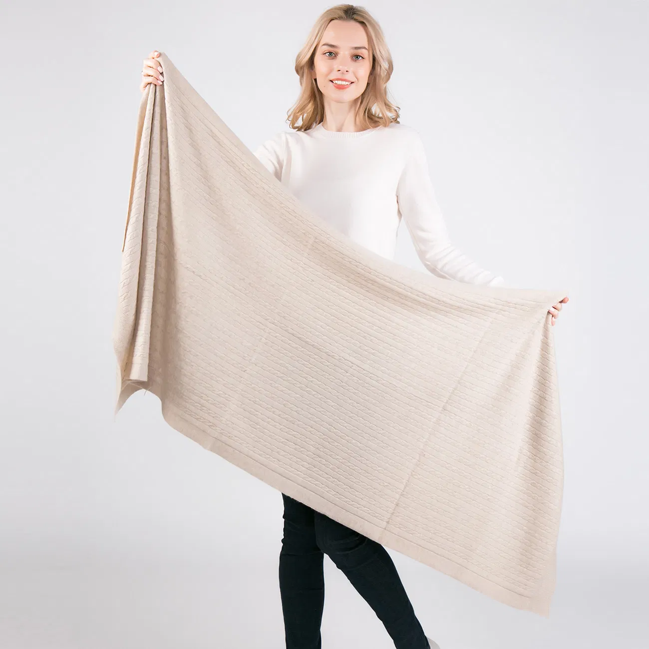 Women′ S Fashion Cable Knit Design Gorgeous 100% Cashmere Scarf Shawl