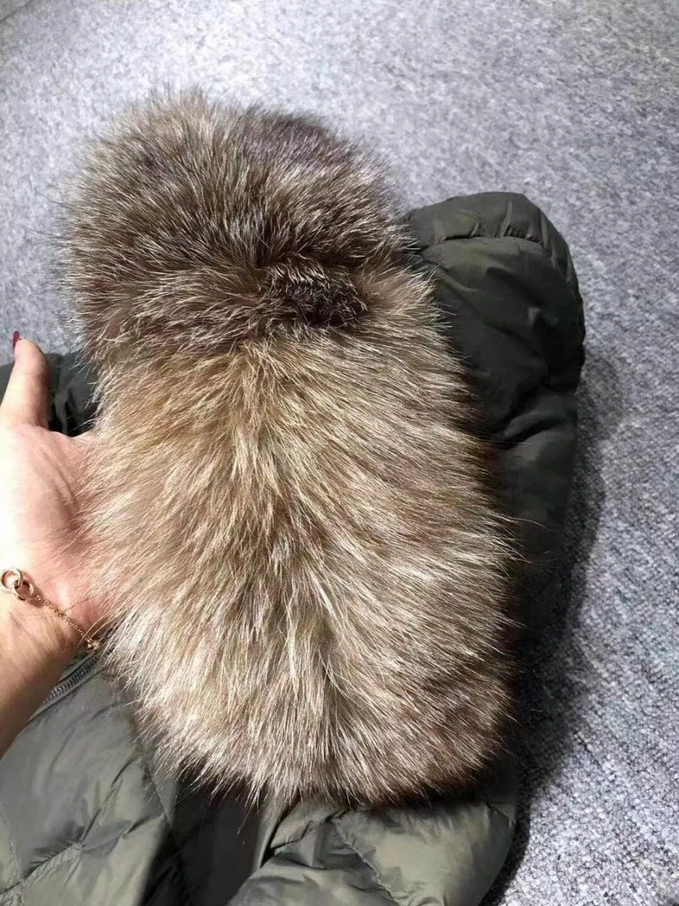 2022 New Men Women Winter Outdoor Keep Warm Luxury Brand Armygreen MID-Length Outerwear Down Jackets Fur Collar Belt Long Sleeves Coats Clothing Puffer Jacket