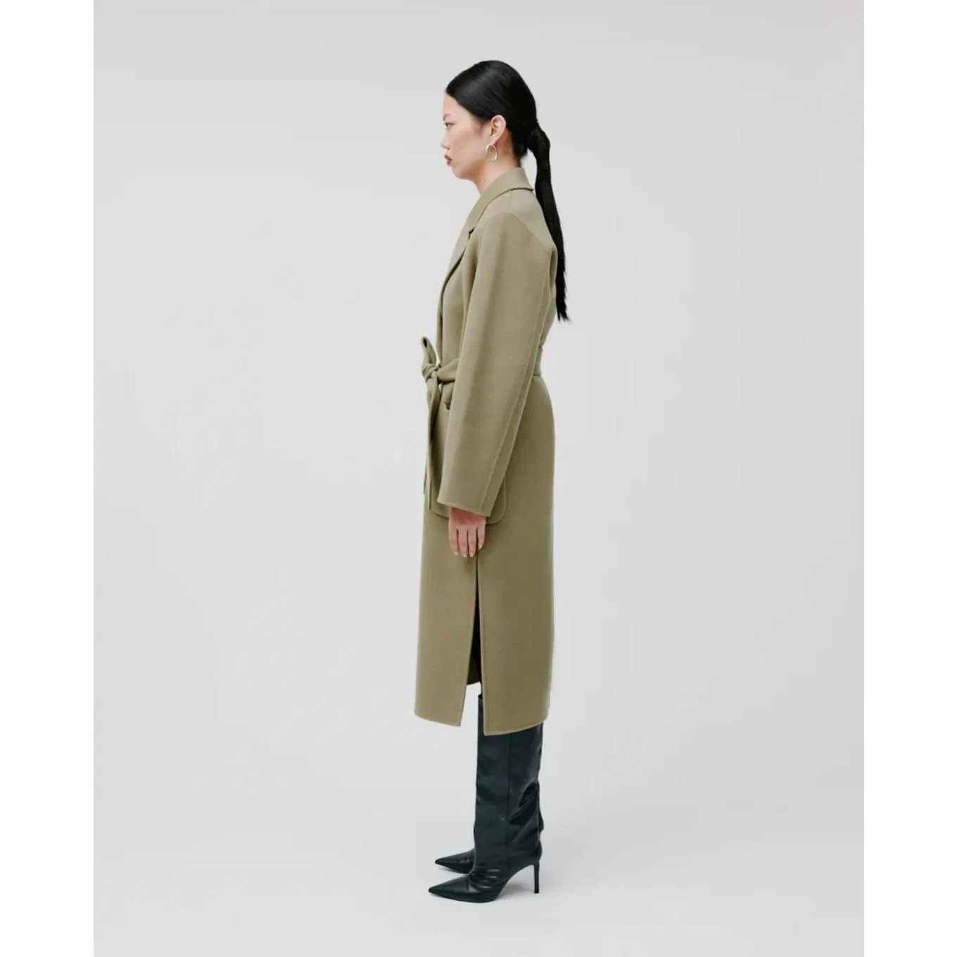 High-End Wholesale Women's Wool Coat Customized Waist Belt Open Closure Cashmere Wool Long Fit Wool Coat for Woman Winter Wear