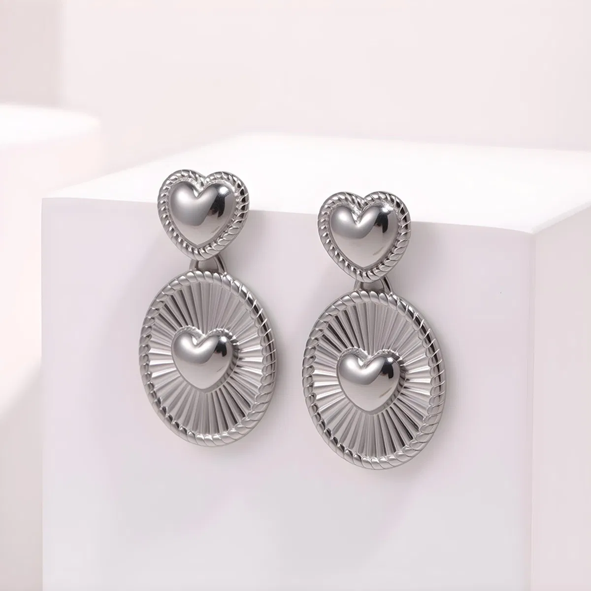 Fashion Metal Heart-Shaped Circular Pendant Earrings, Stainless Steel Jewelry Wholesale