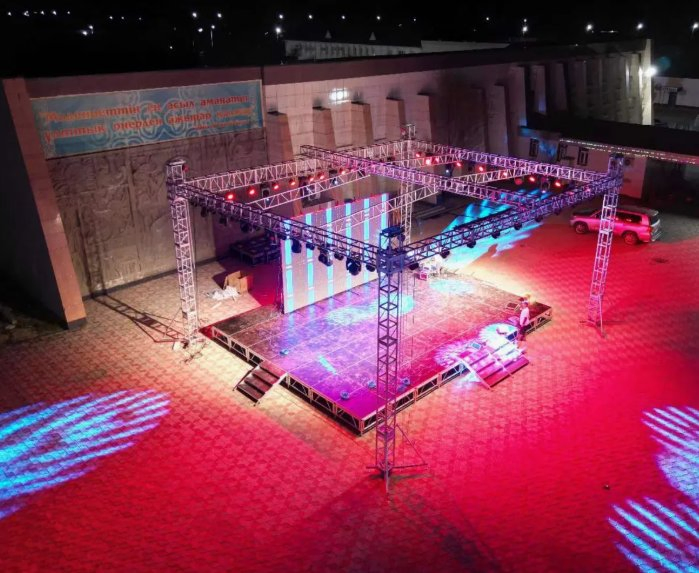 Portable Indoor Outdoor P3.91 LED Display for Festivals and Concerts