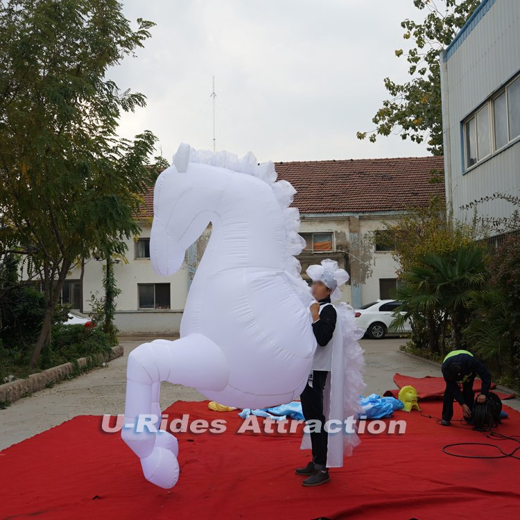 On Sale Inflatable Moving Horse Cartoon with LED Lights for Fun Parties Festivals