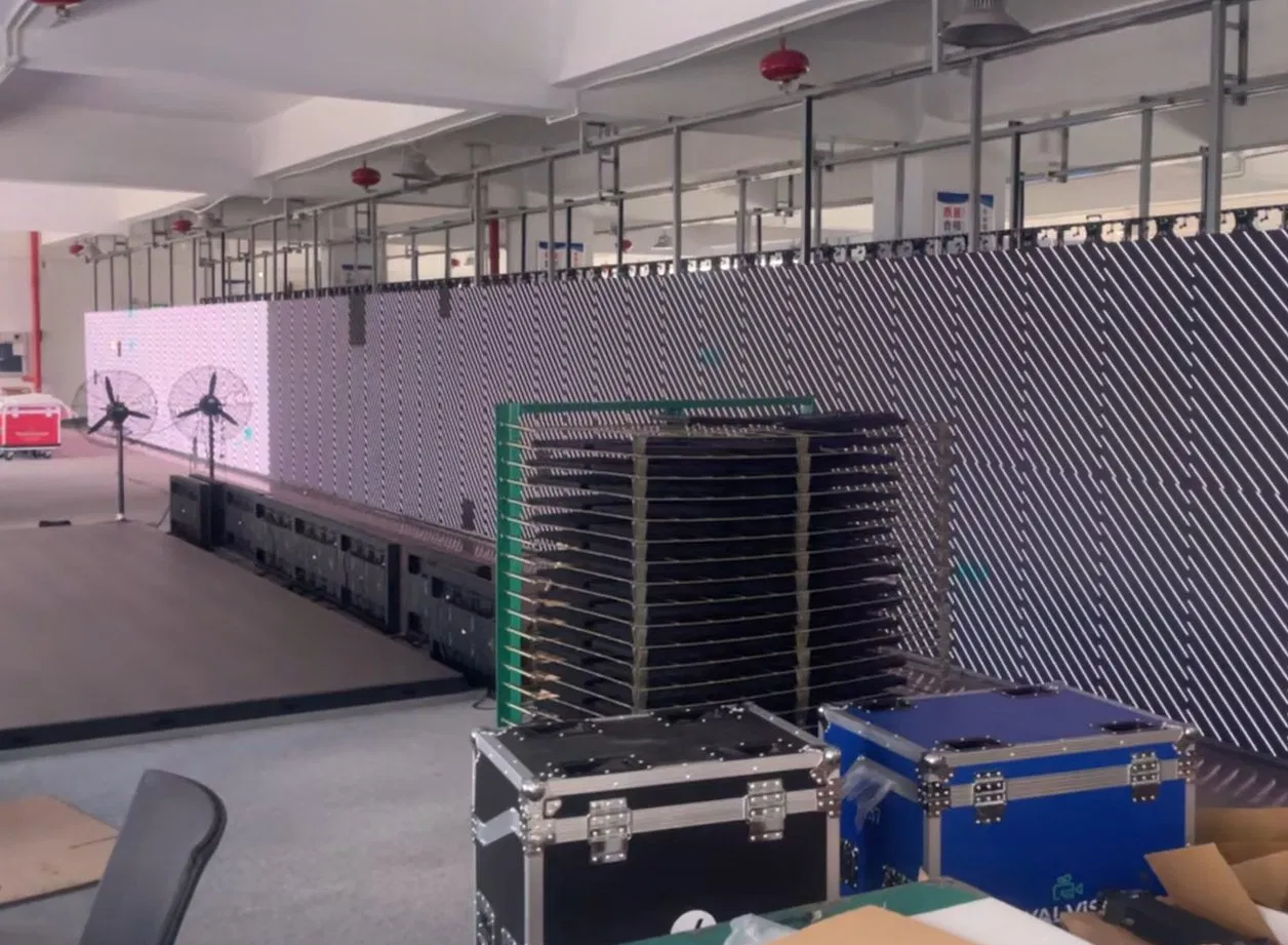 Portable Indoor Outdoor P3.91 LED Display for Festivals and Concerts