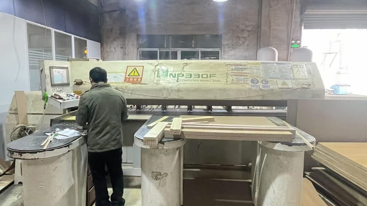 Precision cutting of metal components for office furniture frames