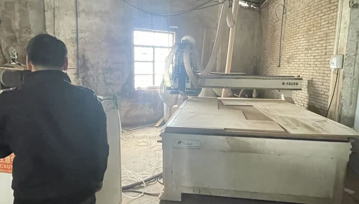 CNC carving and engraving decorative details on office furniture panels