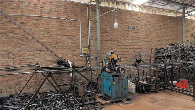 WorkX Chair factory - Precision pipe cutting process