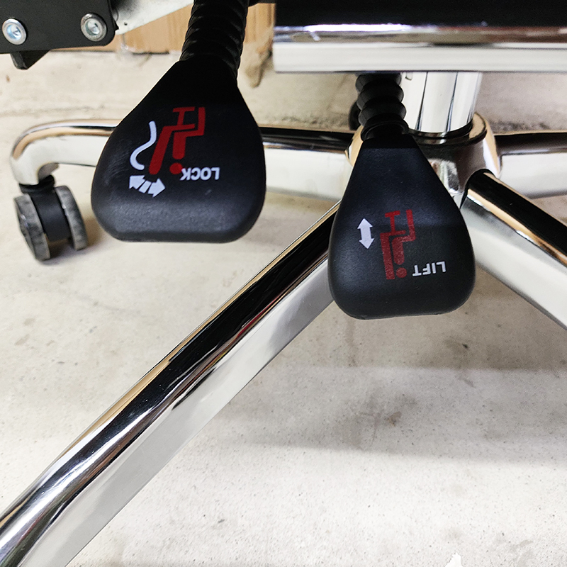 Modern Managerial Chair for Professional Workspaces with Smooth Swivel Mechanism