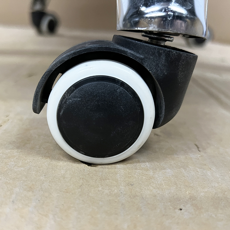 Ergonomic Managerial Swivel Chair Featuring Durable PU Leather and Tilt Mechanism