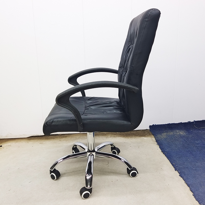 Modern Managerial Chair Featuring Adjustable Armrests and Contoured Seat Cushion