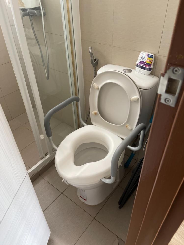 Home Care Commode Chair for Elderly Patients Comfortable Sitting Easy Access Design