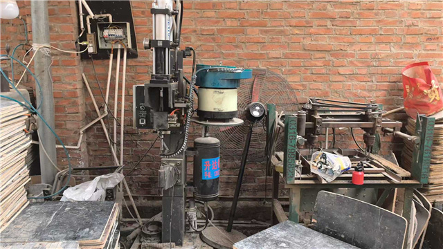 WorkX Chair factory - Buckle nailing assembly process