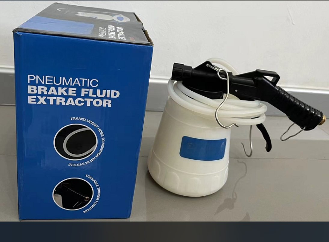 Car Engine Oil Fluid Liquid Despenser Extractor Pump Oil Bleeding Tool Kit Brake and Clutch Bleeder Vacuum Type 1L Pneumatic Brake Fluid Extractor