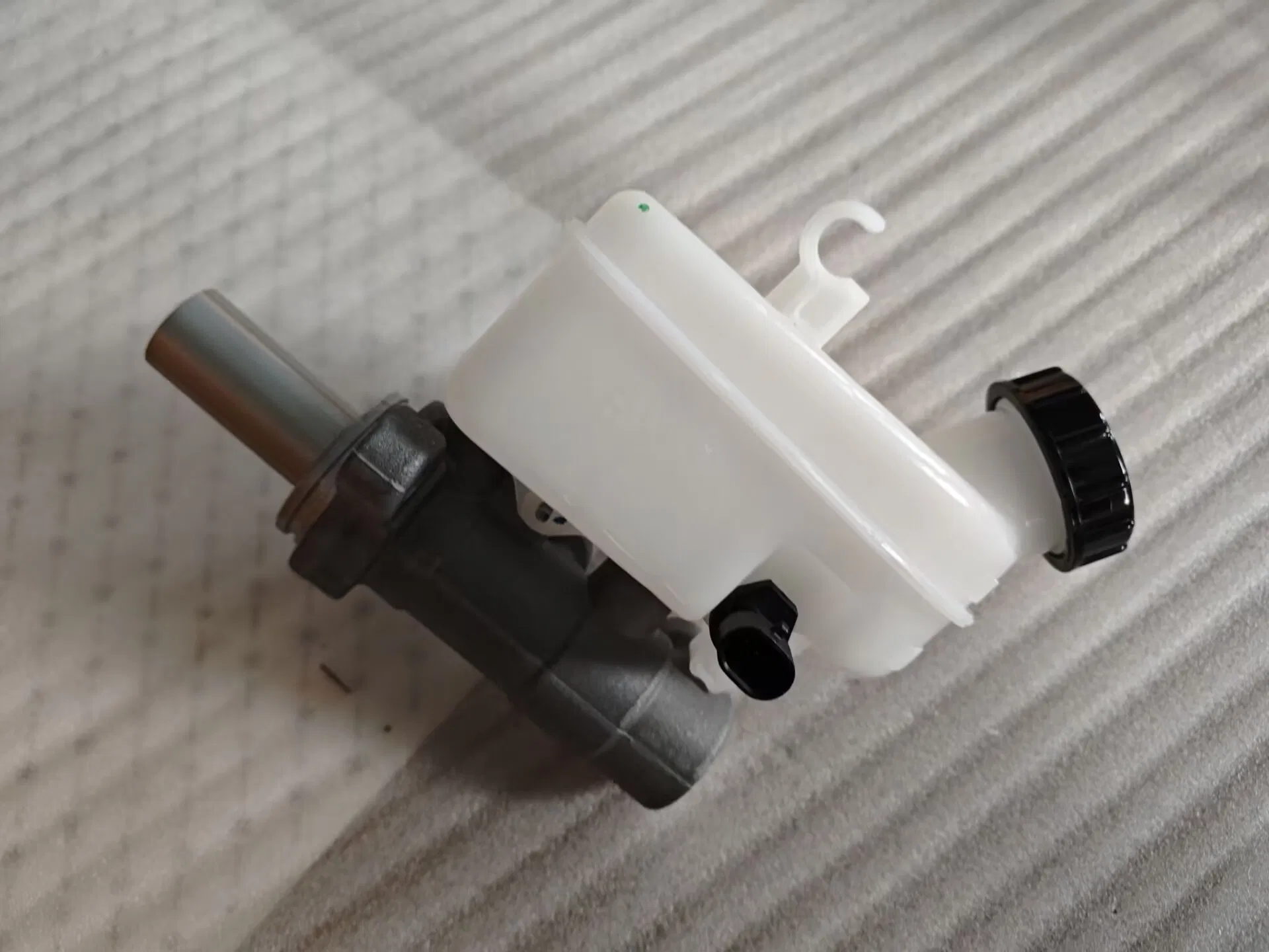 Original Car-Accessories Brake Master Cylinder Assy for Maxus V90 Wholesale C00219058