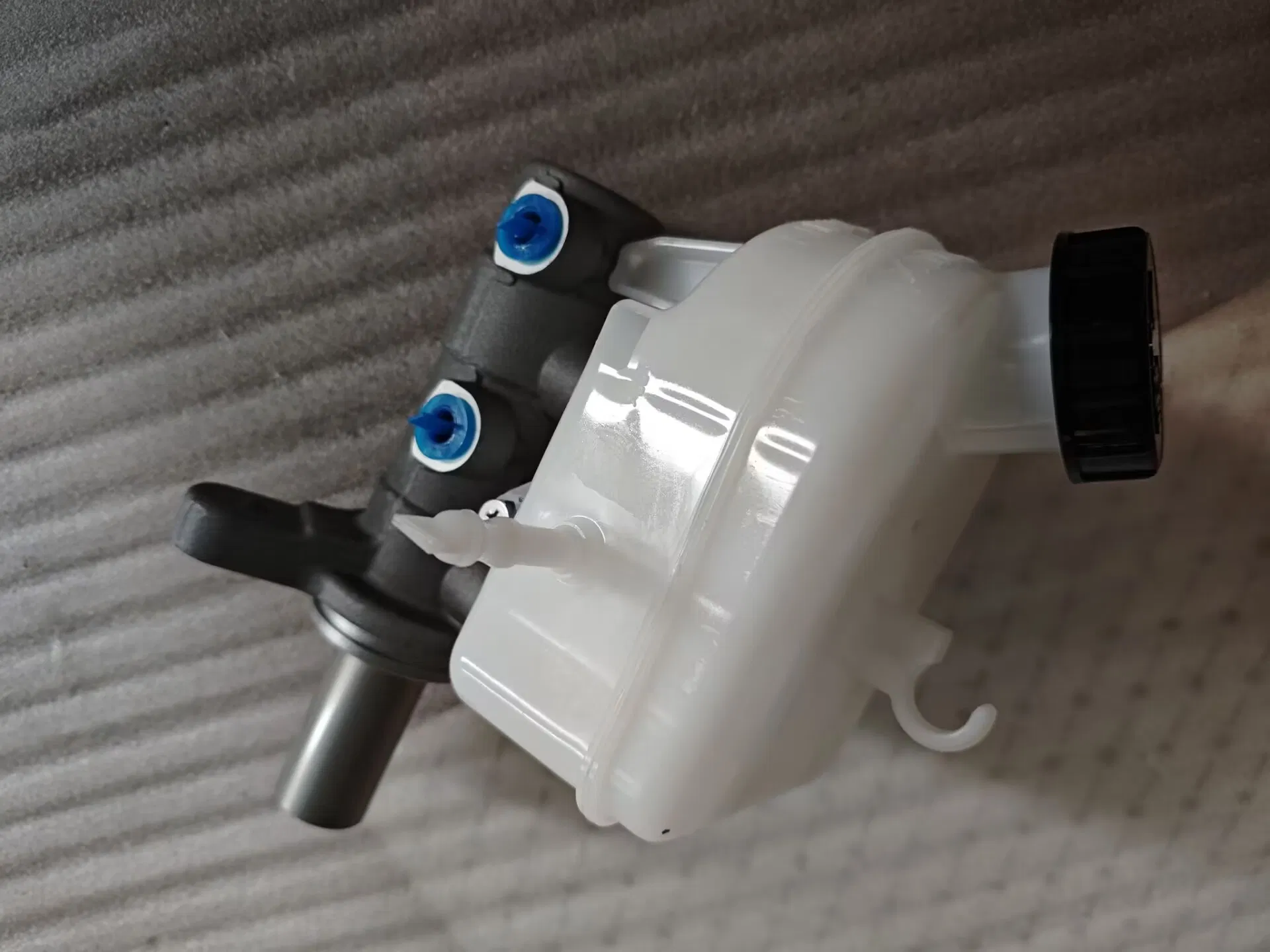 Original Car-Accessories Brake Master Cylinder Assy for Maxus V90 Wholesale C00219058