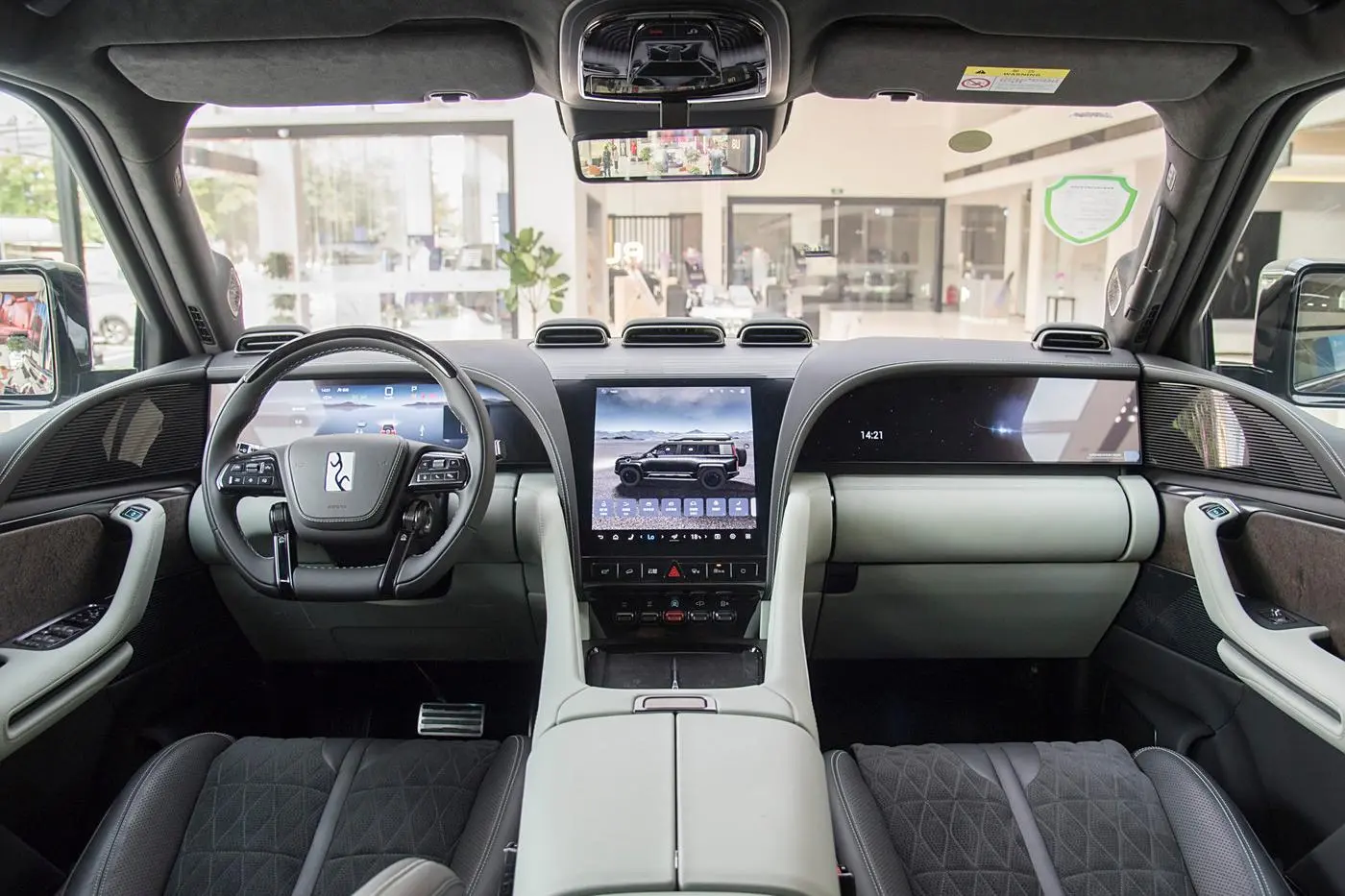 Best Yangwang 2024 Hot Sale Byd EV Cars Luxury U8 Off-Road Electric Vehicles -Moonlight silver Suppliers, Service