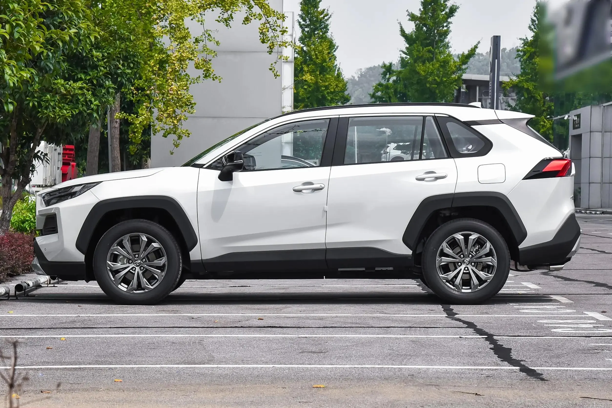Best Toyota RAV4 2.0L CVT 2WD Gasoline - Chinese Used Car Exporter, Service