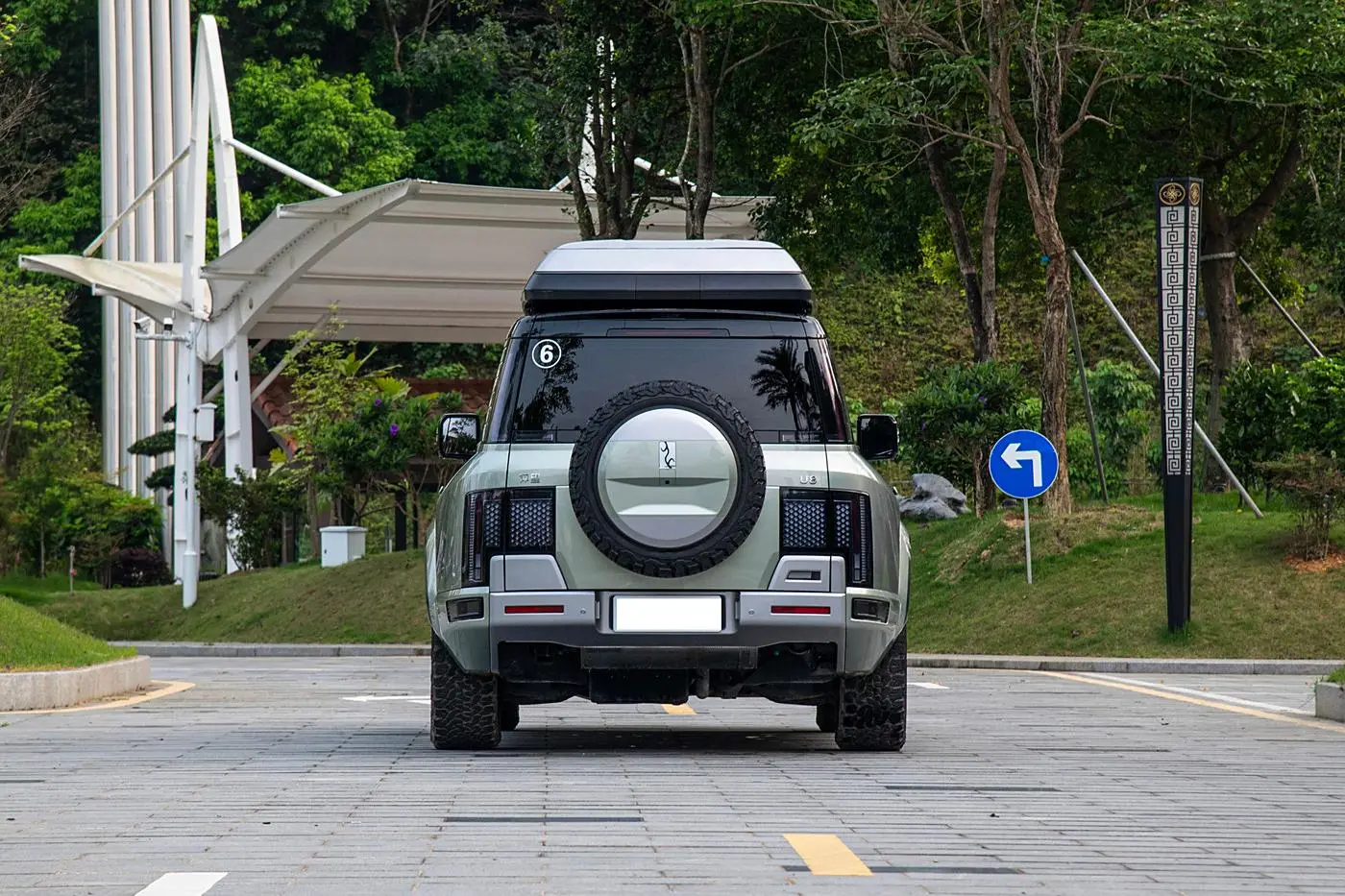 Best Yangwang 2024 Hot Sale Byd EV Cars Luxury U8 Off-Road Electric Vehicles -Moonlight silver Suppliers, Service