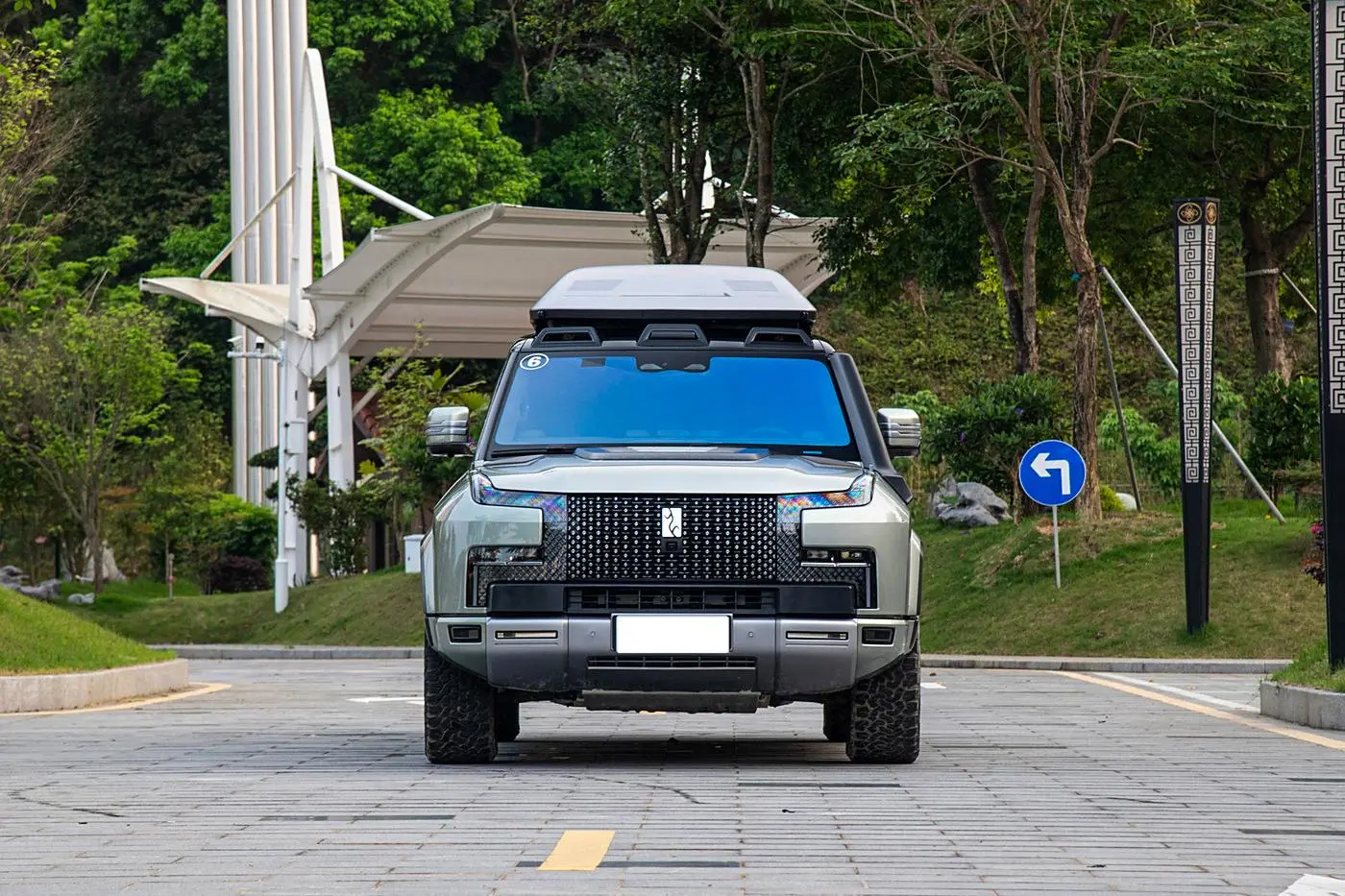 Best Yangwang 2024 Hot Sale Byd EV Cars Luxury U8 Off-Road Electric Vehicles -Moonlight silver Suppliers, Service