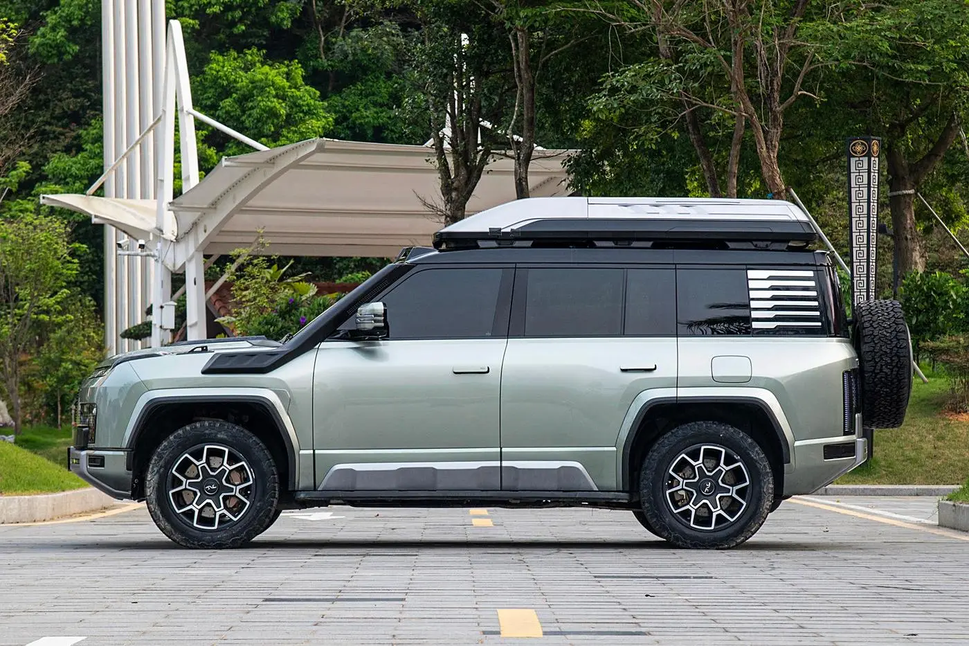 Best Yangwang 2024 Hot Sale Byd EV Cars Luxury U8 Off-Road Electric Vehicles -Moonlight silver Suppliers, Service