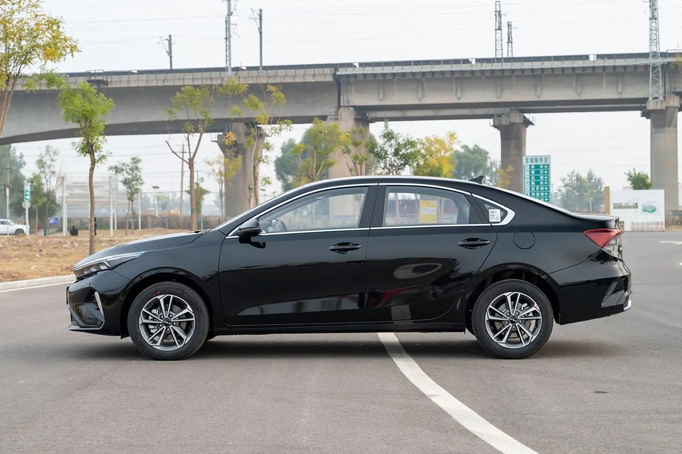 Best Sedan gasoline cars KIA k3 Good quality and low price cars Exporter, Service
