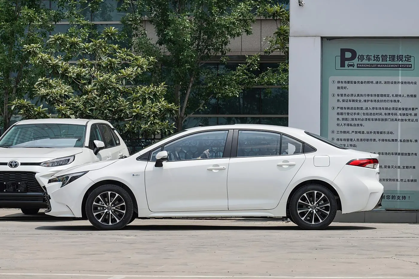 Cheap 2024 Toyota Levin Hybrid 1.8L FWD Lei Ling Hybrid New Energy Vehicle Suppliers, Exporter