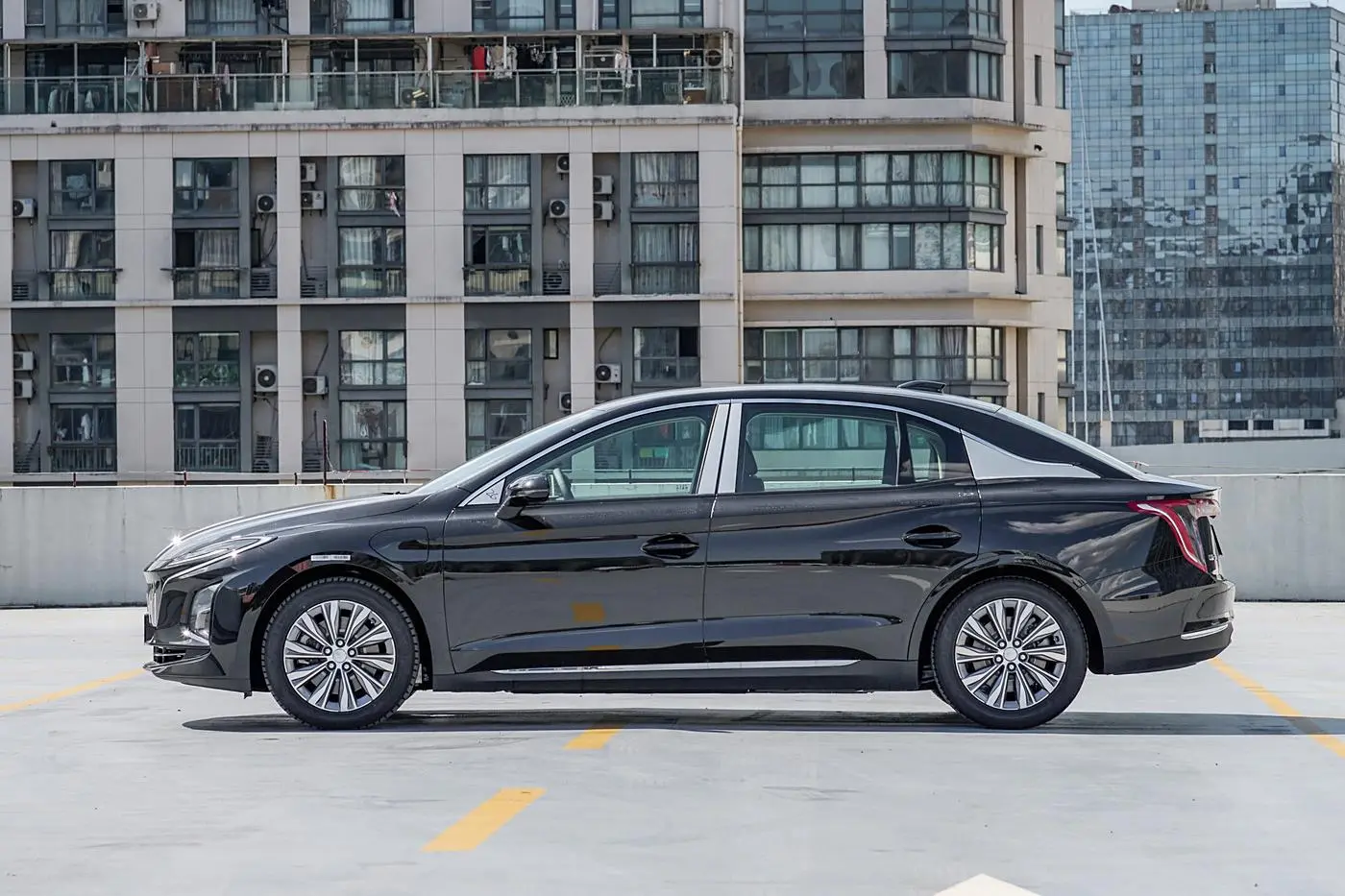 Cheap Hongqi E-QM5 4 Door 5 Seat Sedan Pure Electric New Energy Vehicle Made in China Supplier, Service