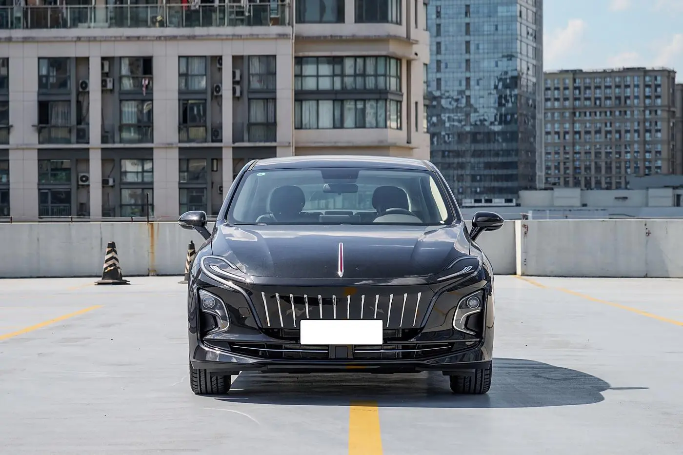 Cheap Hongqi E-QM5 4 Door 5 Seat Sedan Pure Electric New Energy Vehicle Made in China Supplier, Service