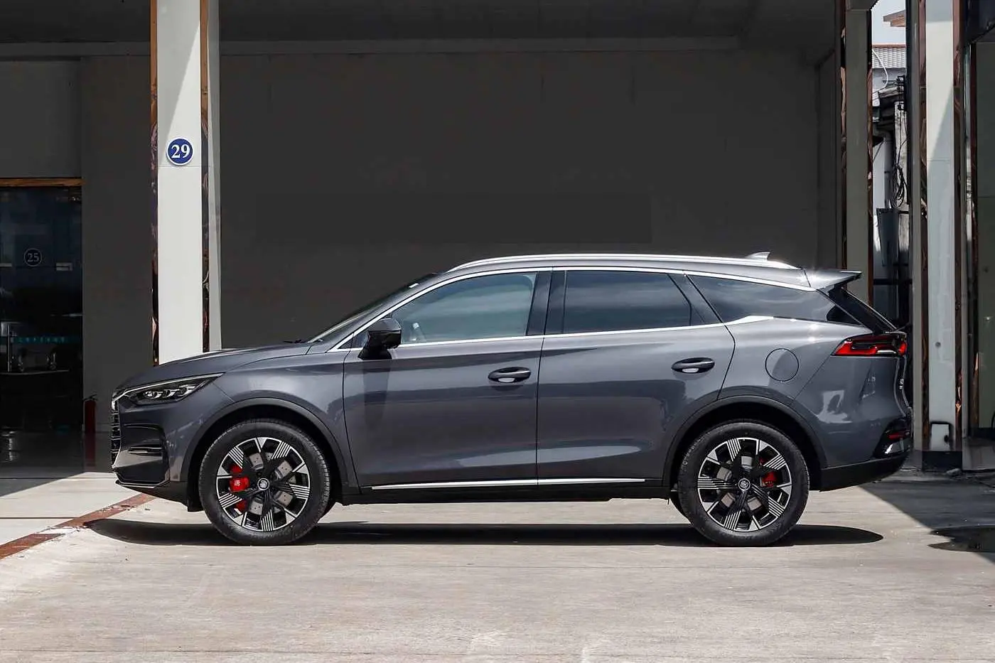 Cheap China Hot Selling New Energy Vehicles Byd Tang Long Range Electric Cars-gray Supplier, Service
