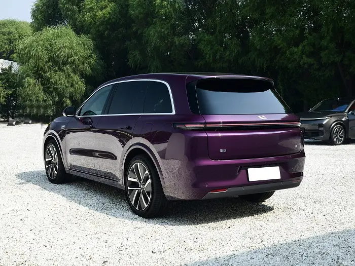 Li L8 Front View