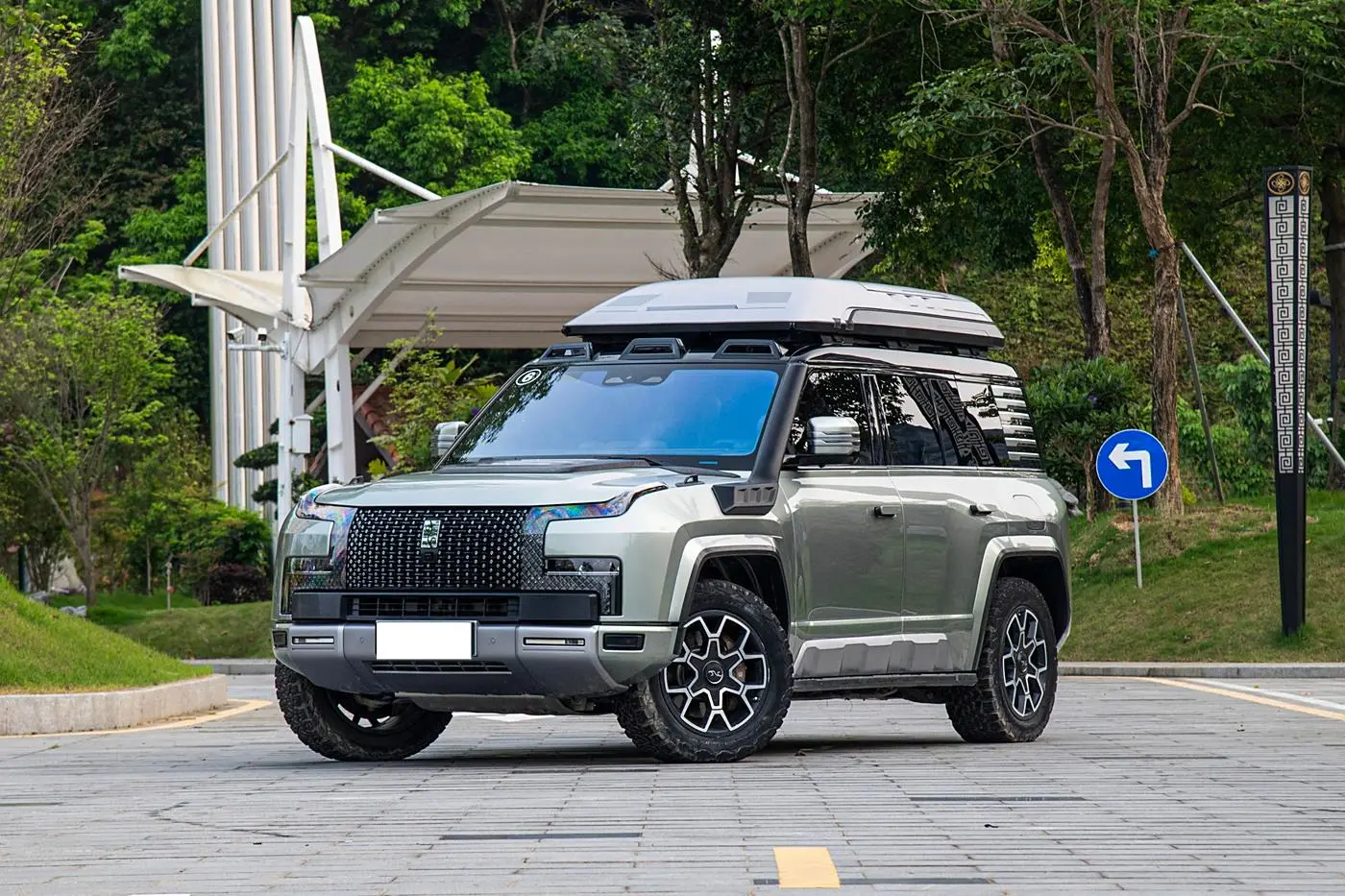 Best Yangwang 2024 Hot Sale Byd EV Cars Luxury U8 Off-Road Electric Vehicles -Moonlight silver Suppliers, Service