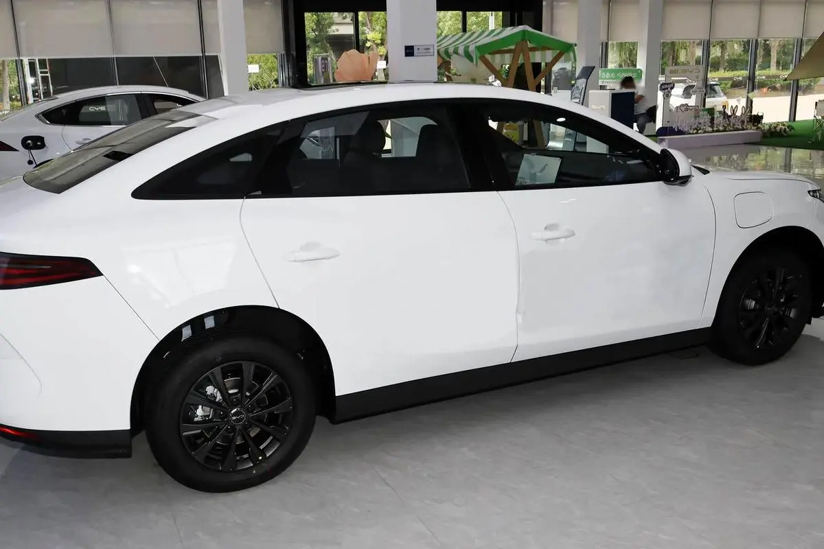 Cheap BYD e7 2025 520 Smart Edition Suppliers, Exporter