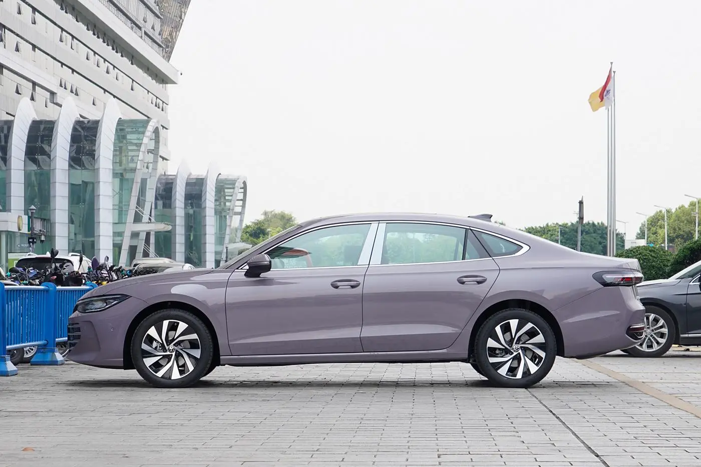 Cheap Hot Sale VW Volkswagen Passat Chinese Cars Sedan Cheap car Exporter, Service