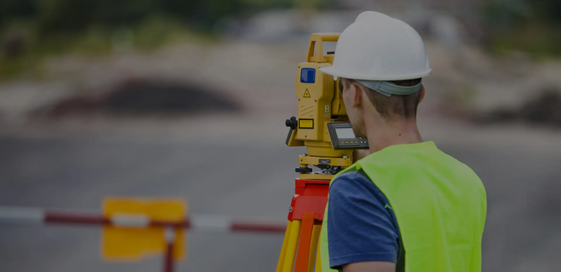 High visibility clothing with 360 degree reflective banding
