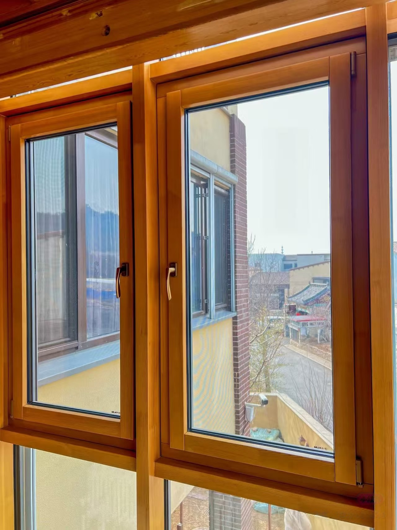 Modern Minimalist Insulated Aluminum-Wood Casement Windows Residential Use with Folding Open Style for Bedrooms Living Areas