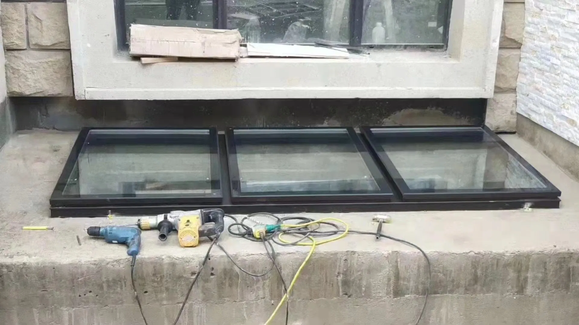 Solar Skylight Electric Alu Window Roof Skylight Aluminum Awning Window with Motor Control Home Roof Skylight