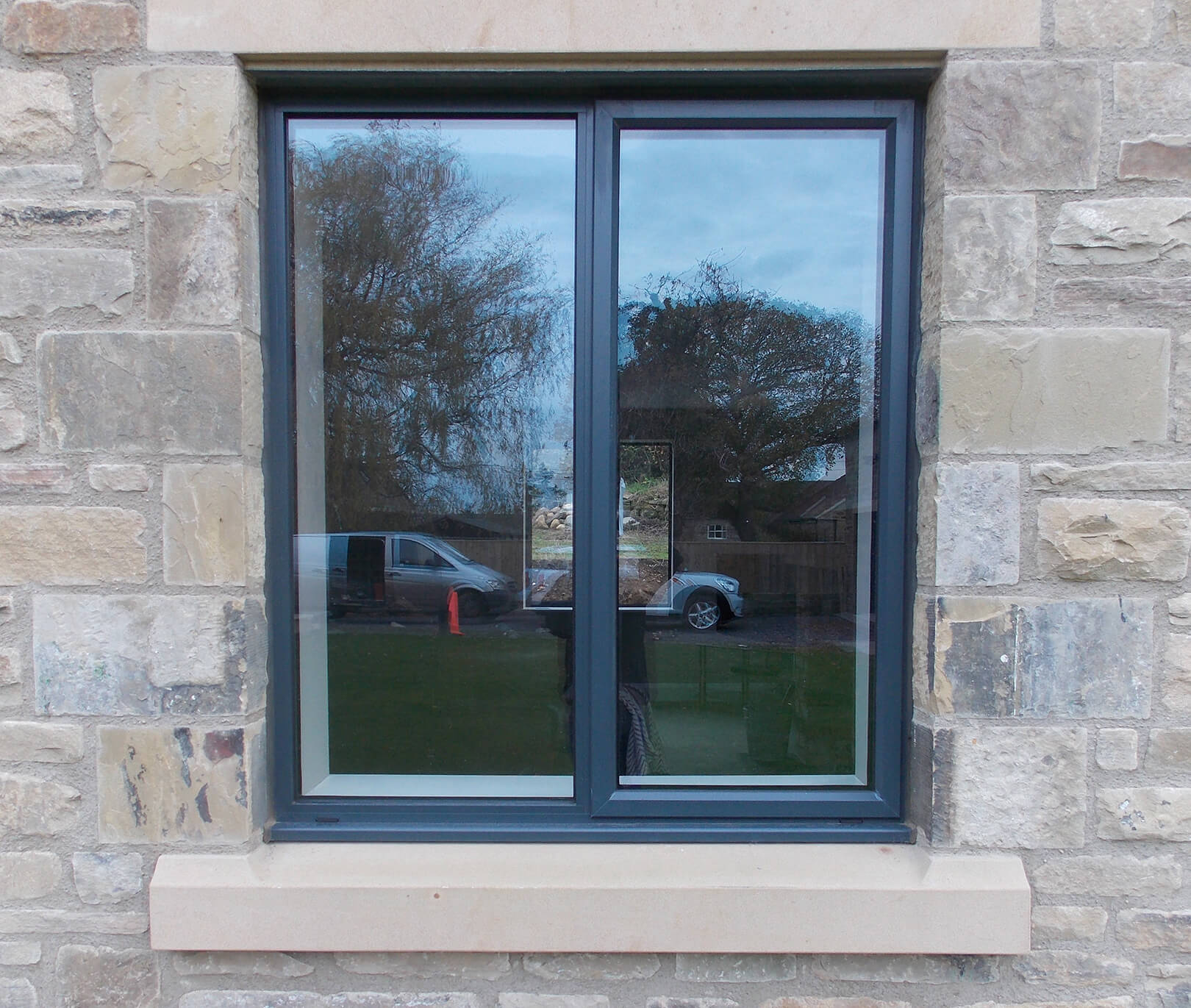 Customized Modern Design Aluminium Casement Window Thermal Break Stormproof Soundproof Swing Storm Windows Adjustable Impact