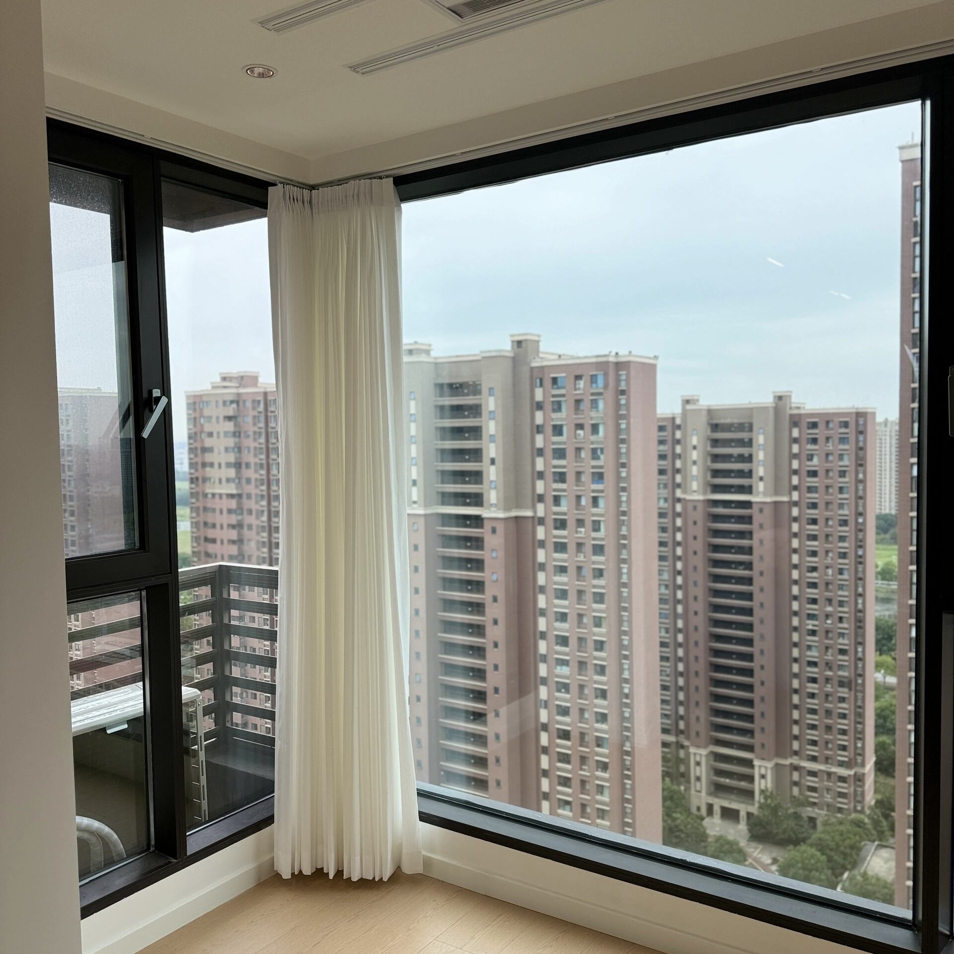 NFRC Standard Aluminum Smart Glass Casement Windows Tilt and Turn Windows for Villa
