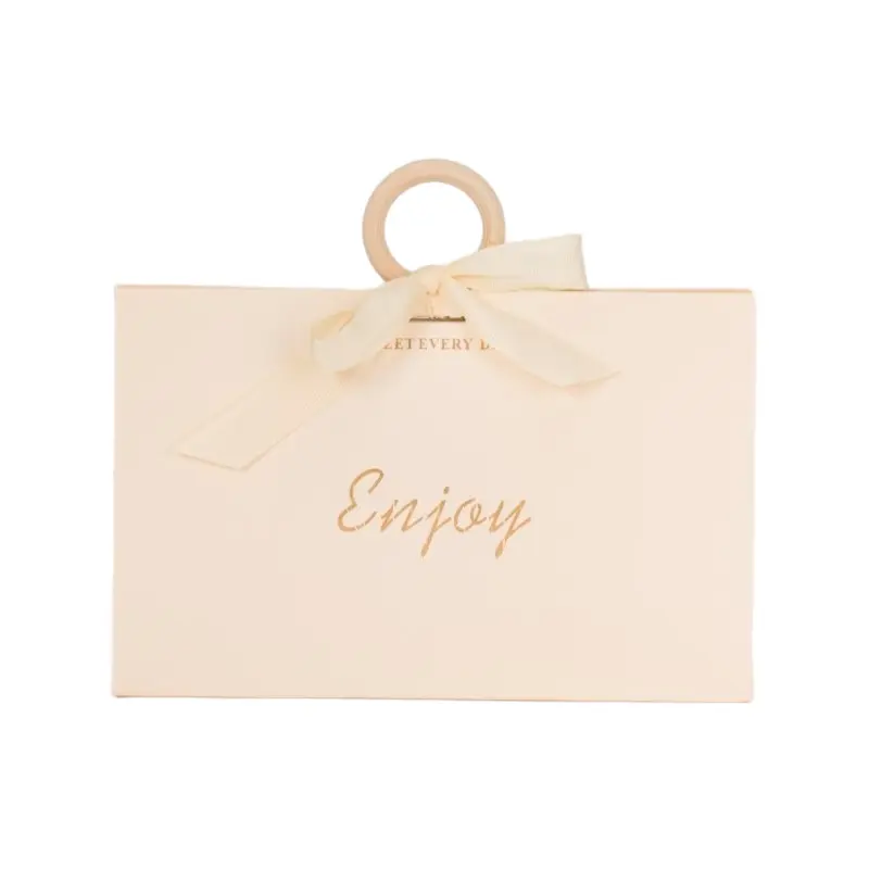 OEM Portable Gift Box: WTOH-135 Treat Bag with Ribbon for Chocolates Factory, Service